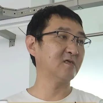 DƬ